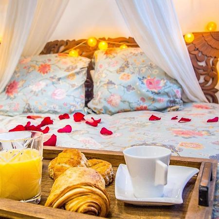 לאון Jacuzzi - La Petite Romantique - Flobnb מראה חיצוני תמונה
